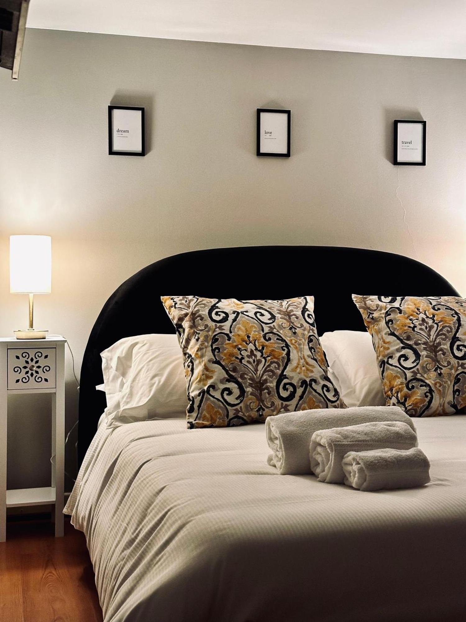 Nerino House, Elegante E Tranquillo Appartamento A 5 Minuti Dal Duomo ミラノ エクステリア 写真