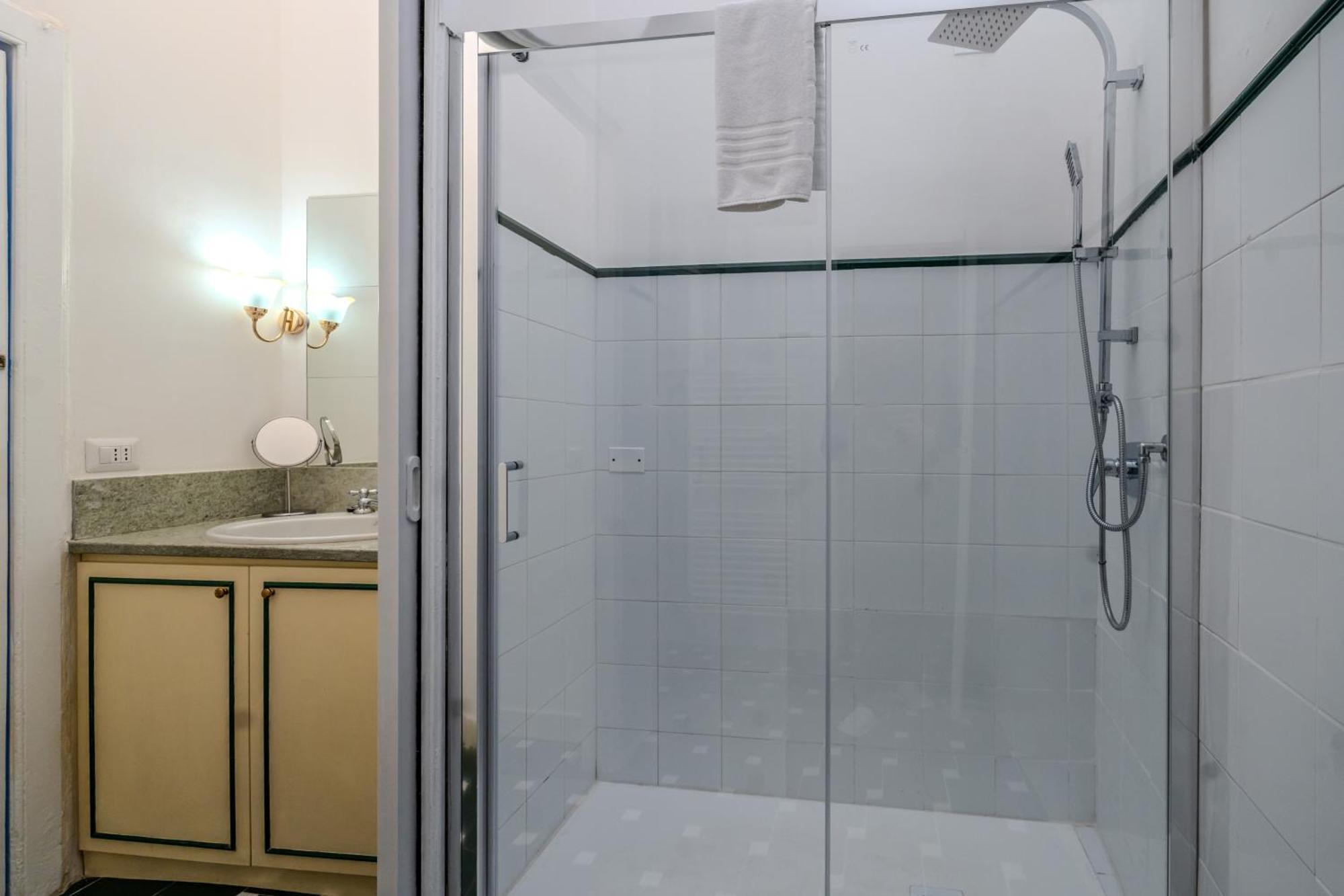 Nerino House, Elegante E Tranquillo Appartamento A 5 Minuti Dal Duomo ミラノ エクステリア 写真