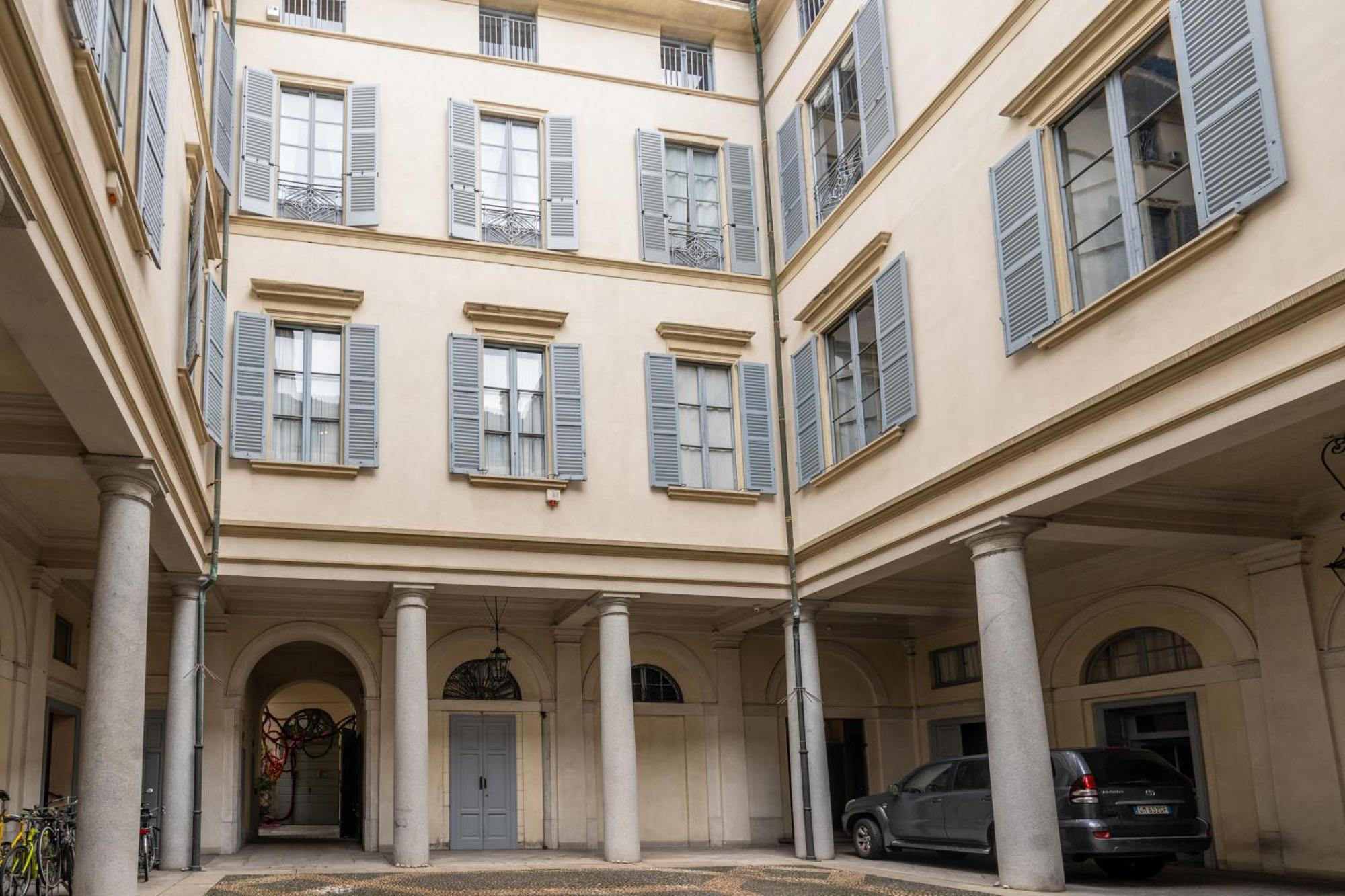 Nerino House, Elegante E Tranquillo Appartamento A 5 Minuti Dal Duomo ミラノ エクステリア 写真